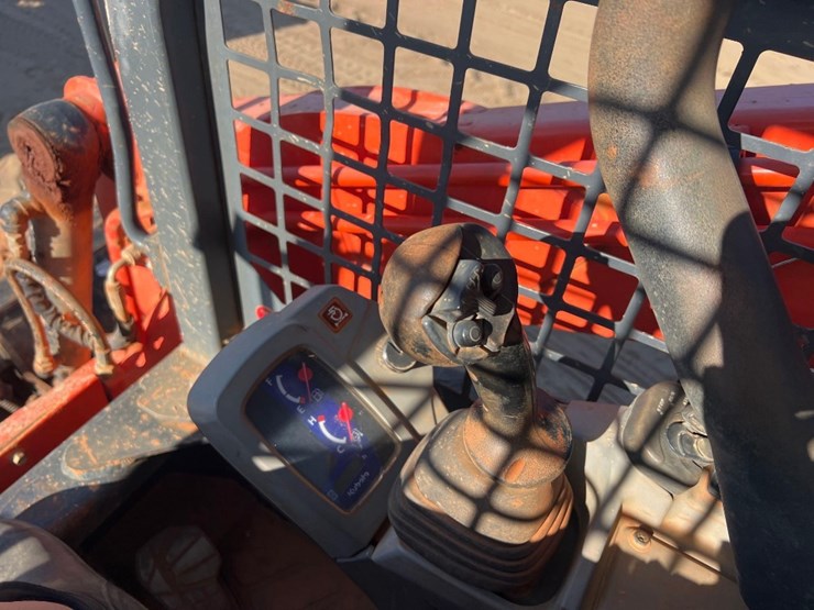 2019-kubota-svl75-2-image-24