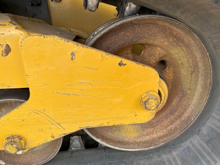2016-caterpillar-259d-image-14