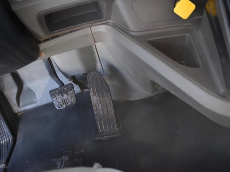 2018-kenworth-t880-image-32