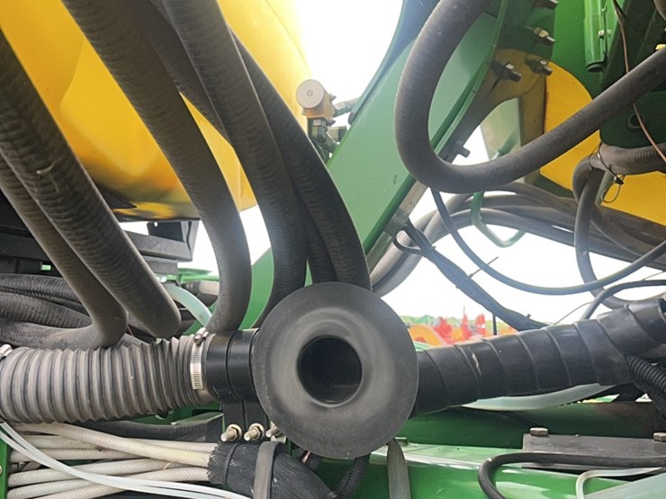 john-deere-16-image-23