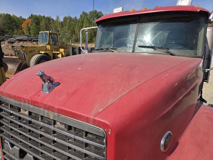 2005-mack-cl733-image-14