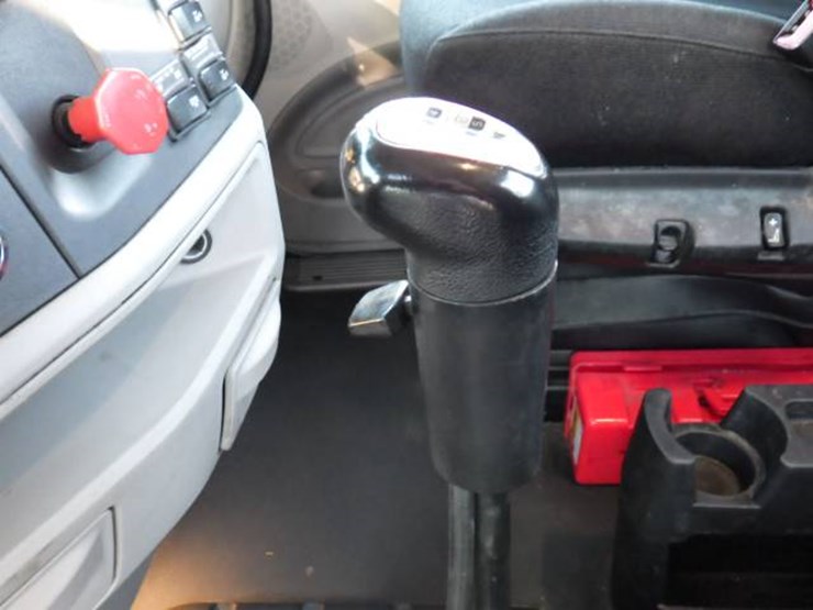 2019-peterbilt-567-image-11