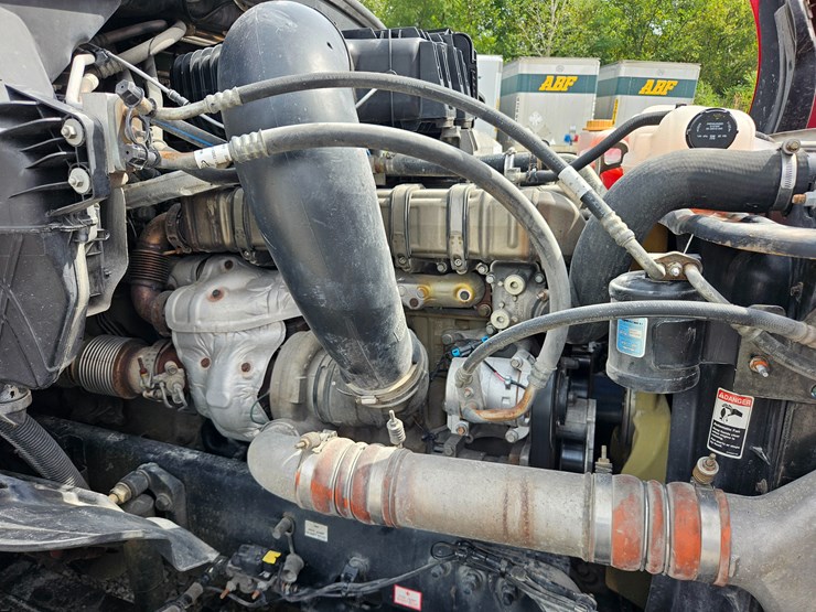 2019-freightliner-cascadia-126-image-43