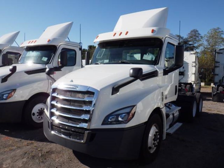 2018-freightliner-cascadia-126-image-1