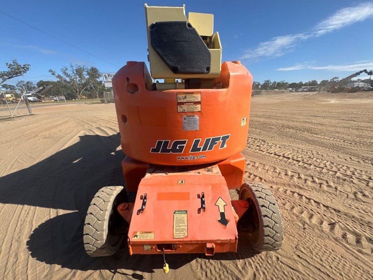 2008-jlg-e400ajpn-image-3