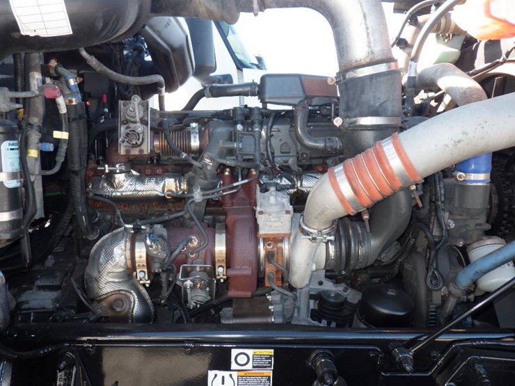2020-peterbilt-389-image-13