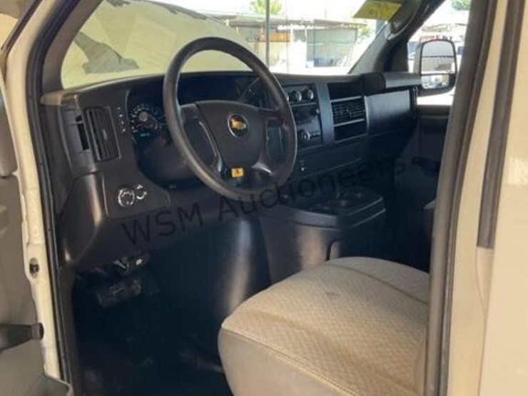 2011-chevrolet-express-2500-image-24