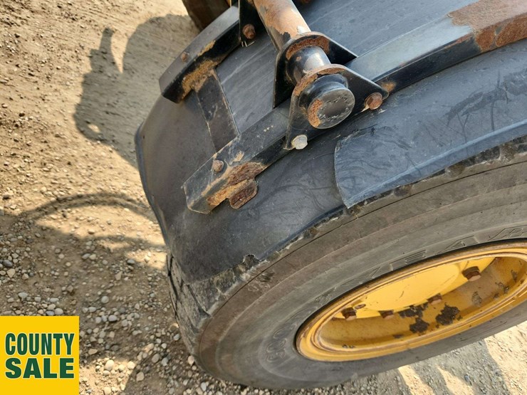 2015-caterpillar-160m-awd-image-40
