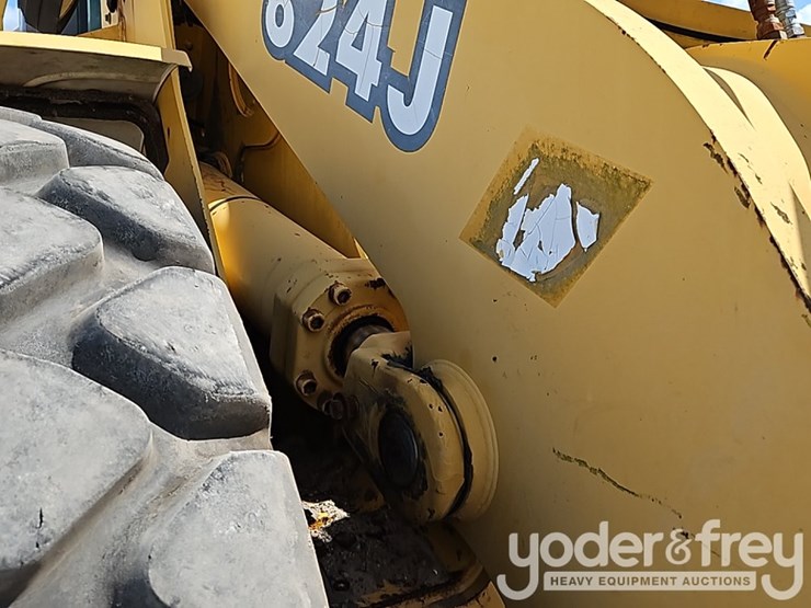 2003-deere-824j-image-12