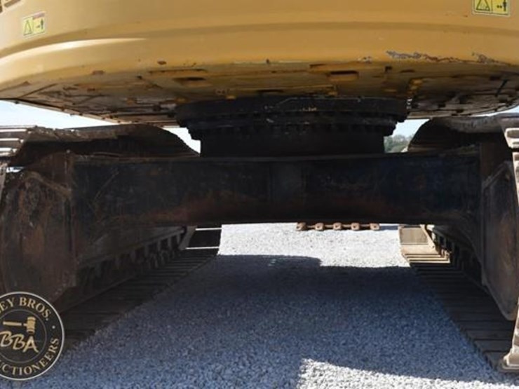 2015-caterpillar-328d-lcr-image-60