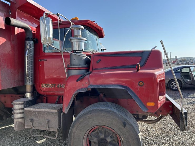 1993-mack-dm690s-image-14