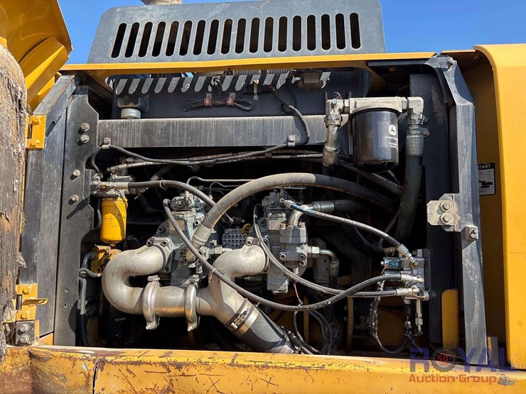 2013-deere-350g-lc-image-17