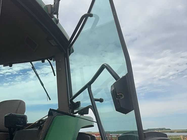 john-deere-8300-image-35