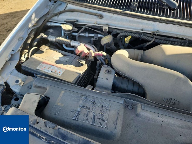 2012-ford-cargo-image-22