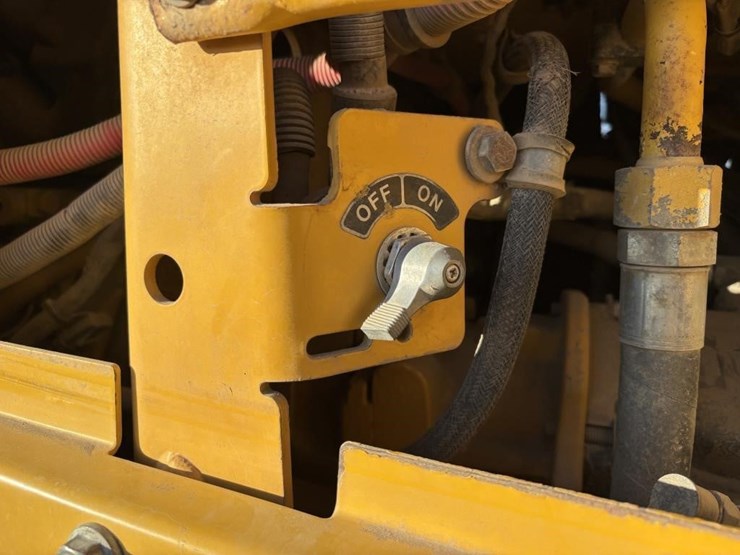 2011-deere-872gp-image-67