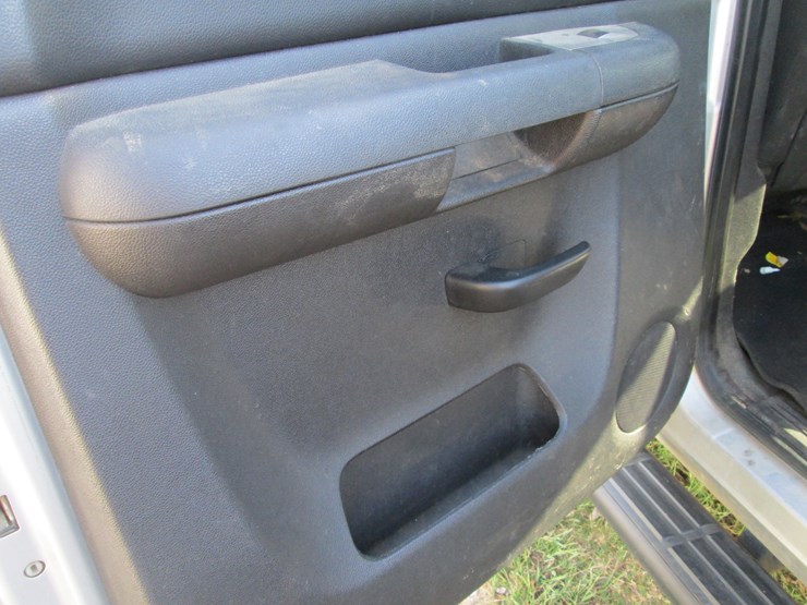 2011-gmc-2500hd-image-21