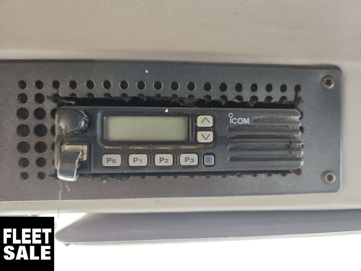 2001-freightliner-fl80-image-26