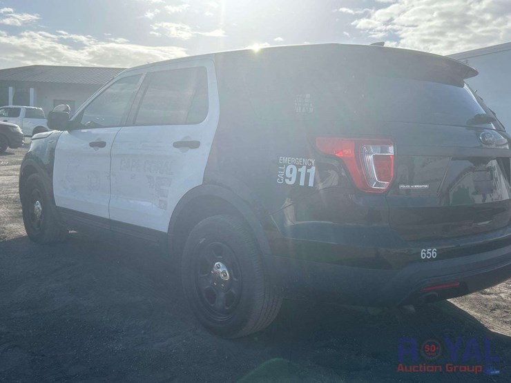 2016-ford-explorer-image-4