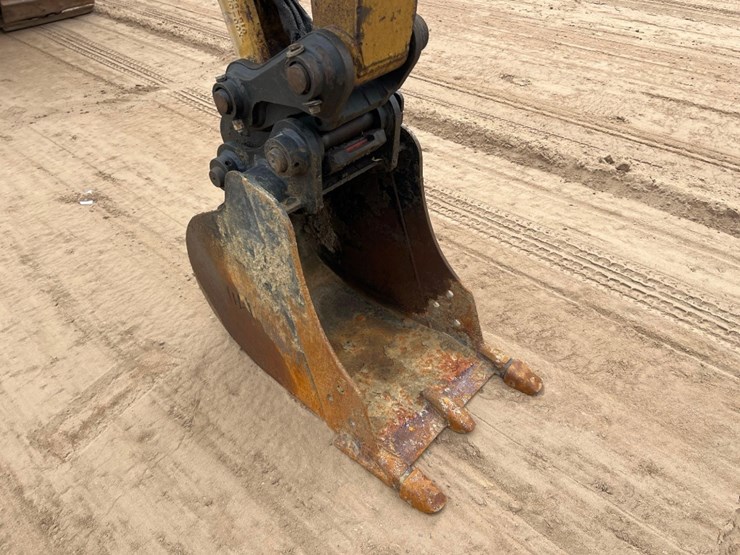 caterpillar-303-image-19