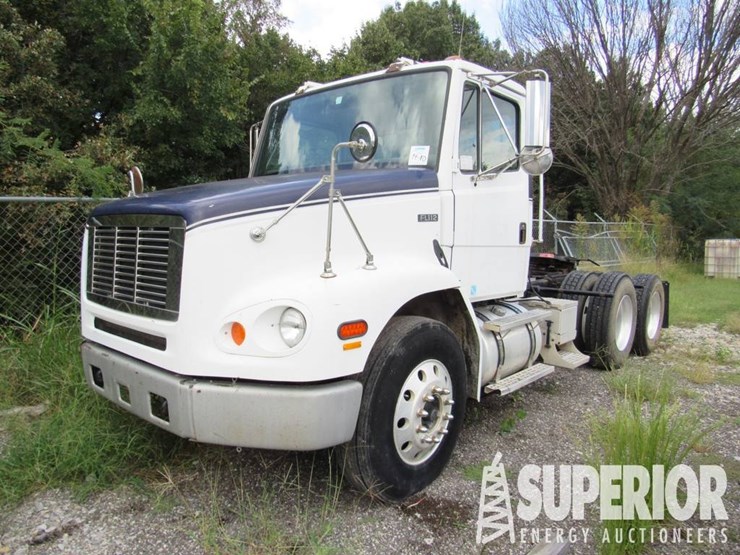 2000-freightliner-fl112-image-1