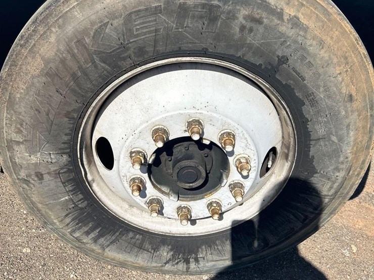 2019-hino-268-image-9