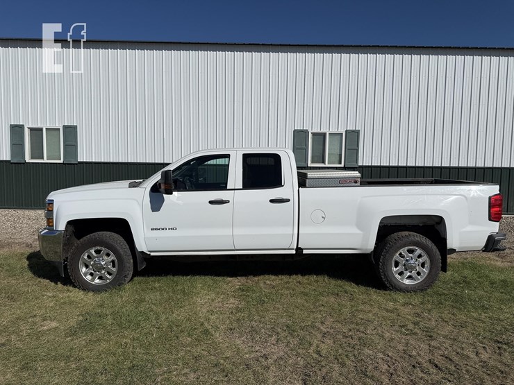 2017-chevrolet-silverado-2500hd-image-1