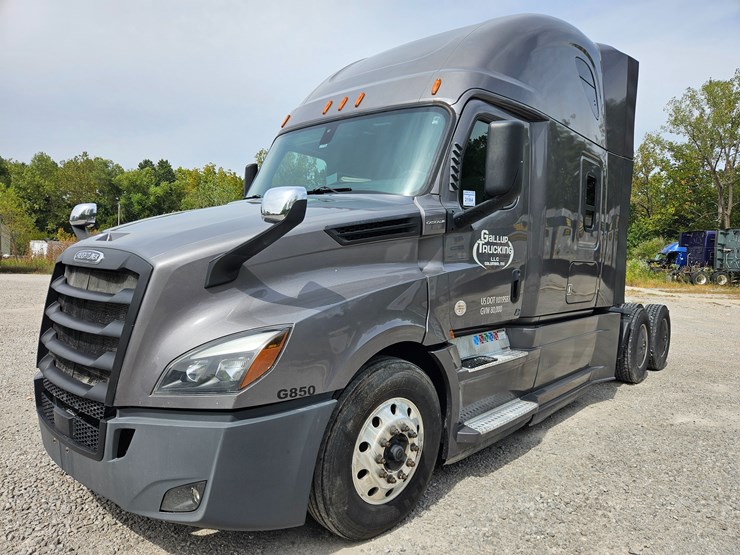 2019-freightliner-cascadia-126-image-1