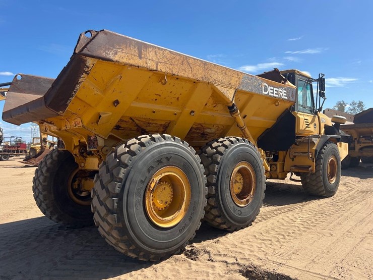 2006-deere-250d-image-4