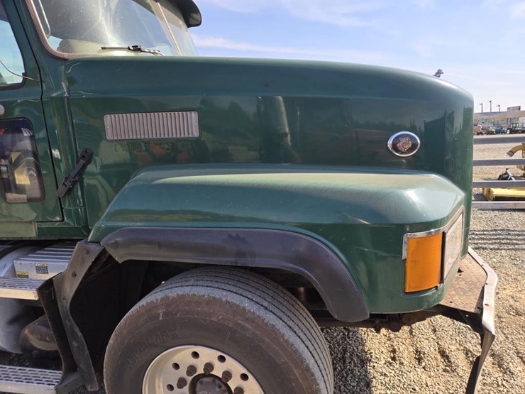 2005-mack-cl733-image-10