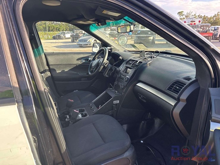 2017-ford-explorer-image-18