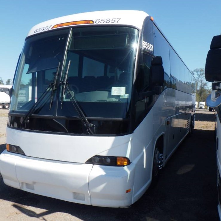 2011 MCI J4500