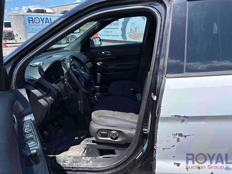 2019-ford-explorer-image-11