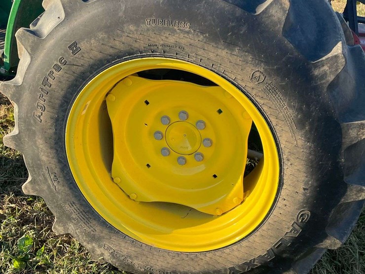 2022-john-deere-5075e-image-16