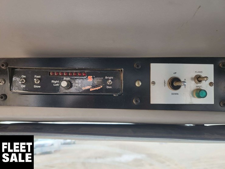 2001-freightliner-fl80-image-24