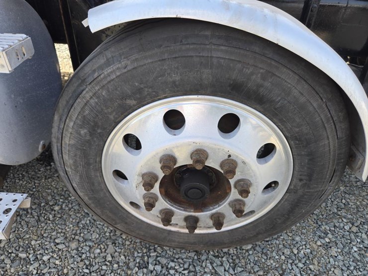 2005-mack-cl733-image-84