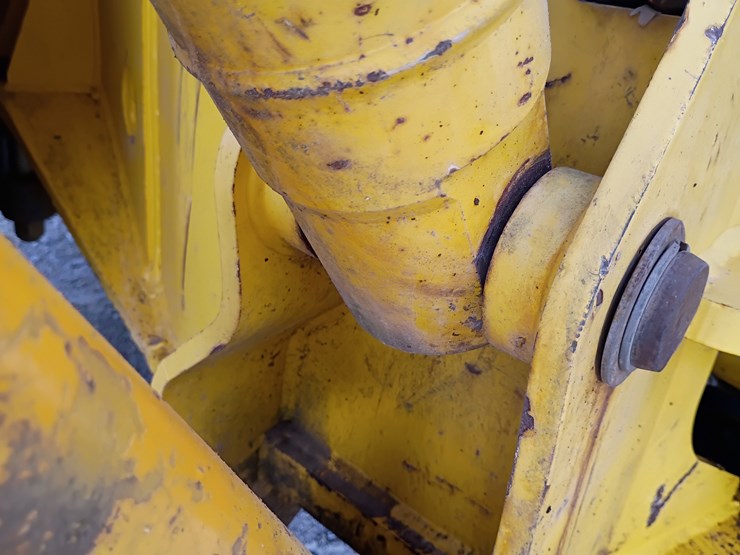 new-holland-lb75-image-63