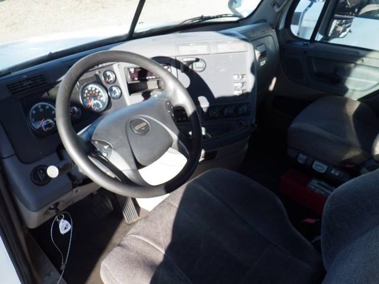 2019-freightliner-cascadia-125-image-8