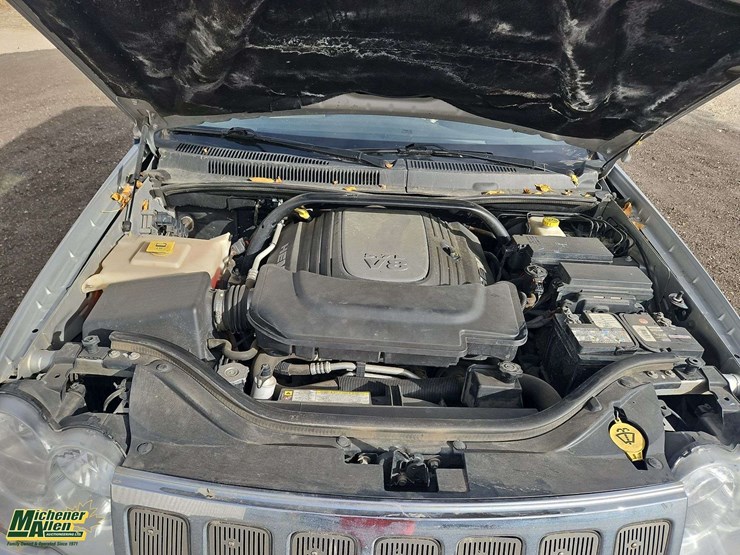 2010-jeep-grand-cherokee-image-24