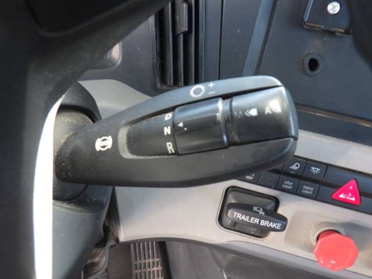 2018-freightliner-cascadia-126-image-10