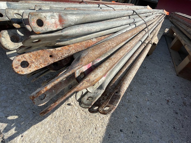 #1955-•-bundle-of-(20)-scaffolding-x-braces-image-1
