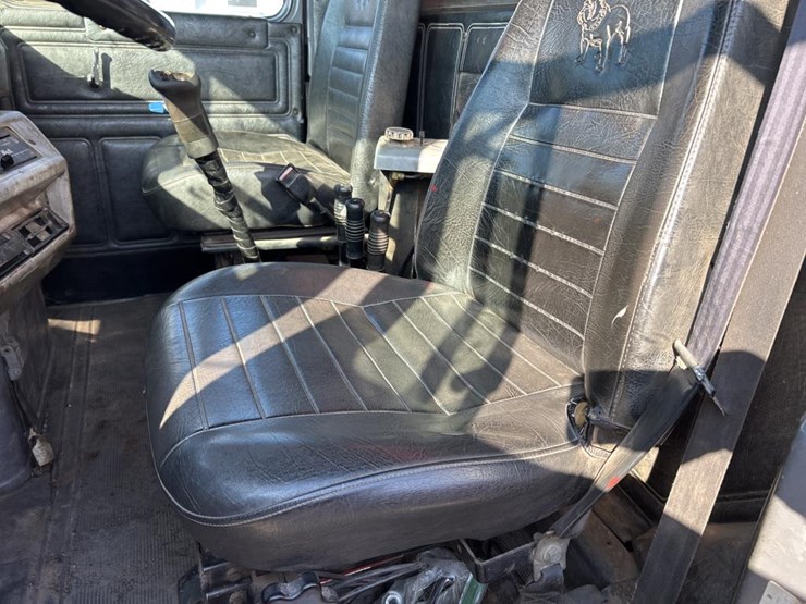 1993-mack-dm690s-image-57