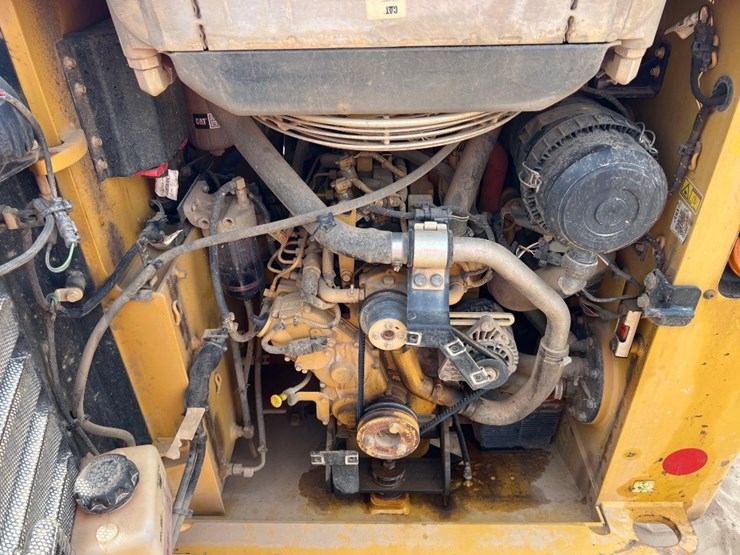 caterpillar-226d-image-22