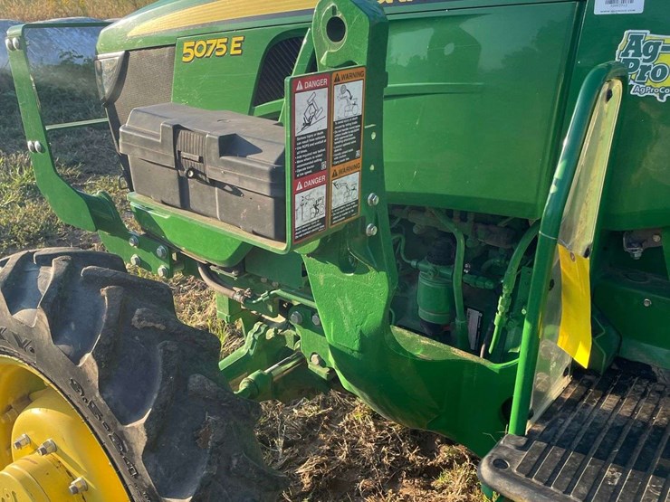 2022-john-deere-5075e-image-18