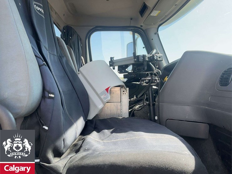 2018-freightliner-114sd-image-17