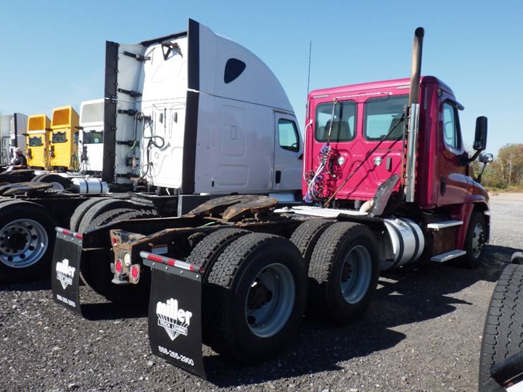2018-freightliner-cascadia-125-image-5