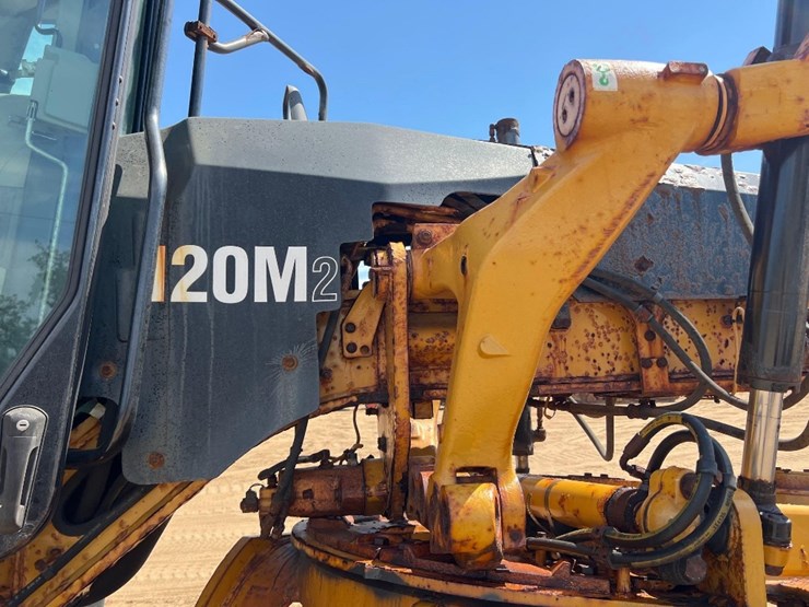 caterpillar-120-image-30