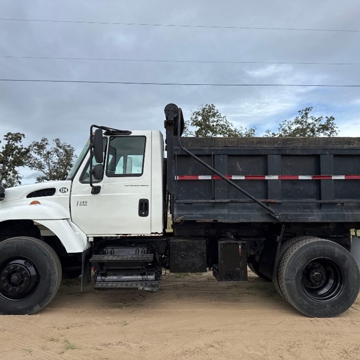 2006 INTERNATIONAL 7300