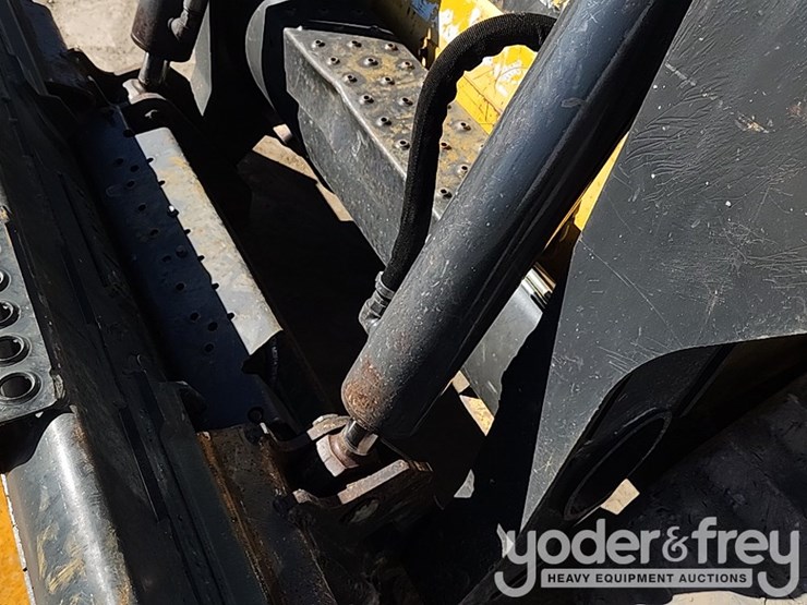 2018-new-holland-c232-image-17