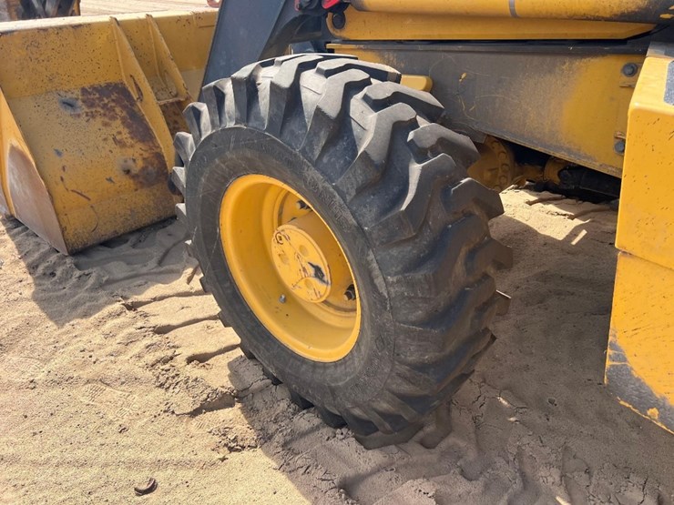 2018-deere-410l-image-29