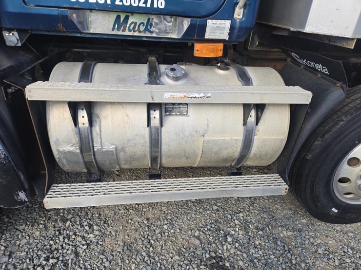 1997-mack-cl700-image-13